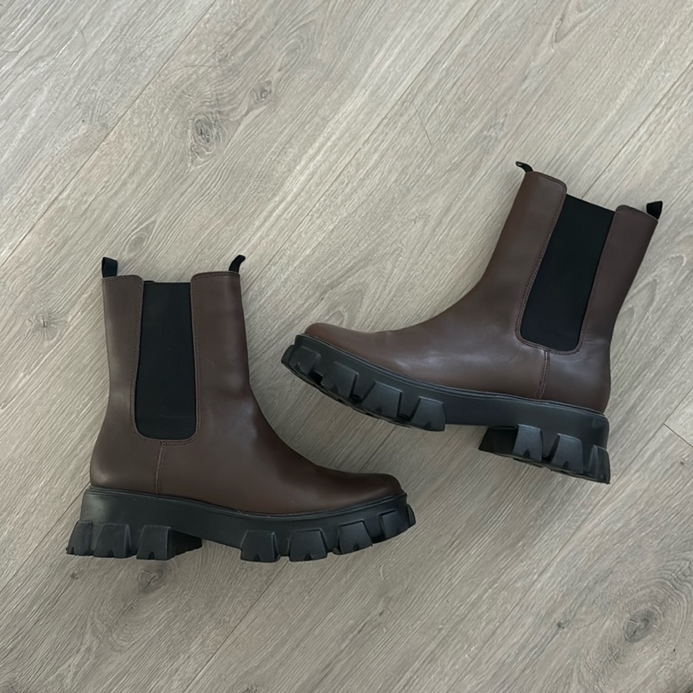 Raye Revolve Chunky Boot - Size 10 - image 2